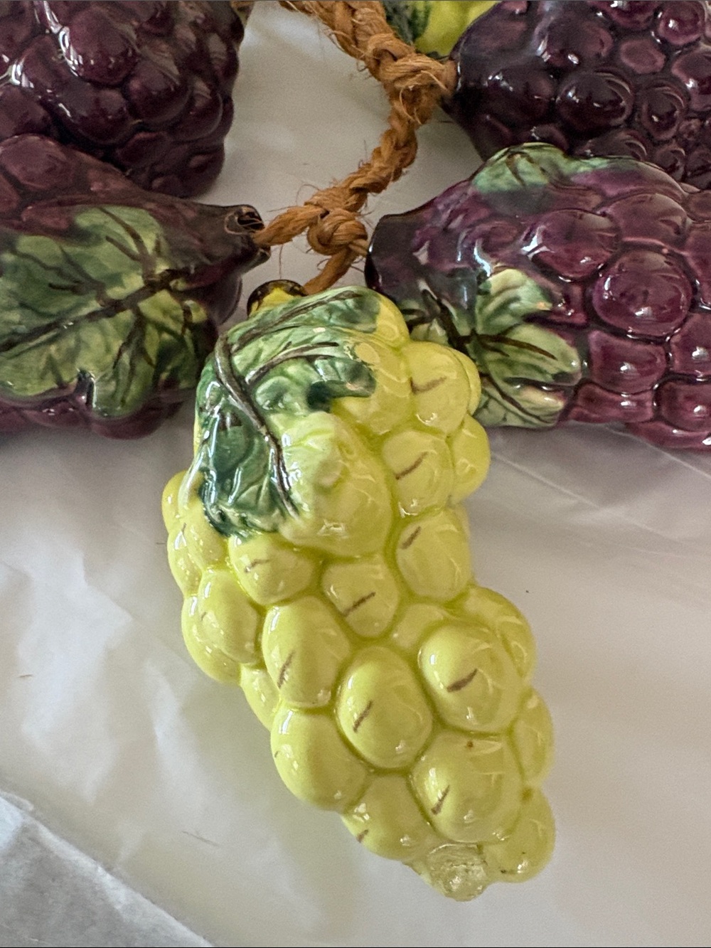 Ceramic Tuscan Italy Hanging Grape Cluster On Jute Cord Wall Hanging Decor 3D - Picture 2 of 8